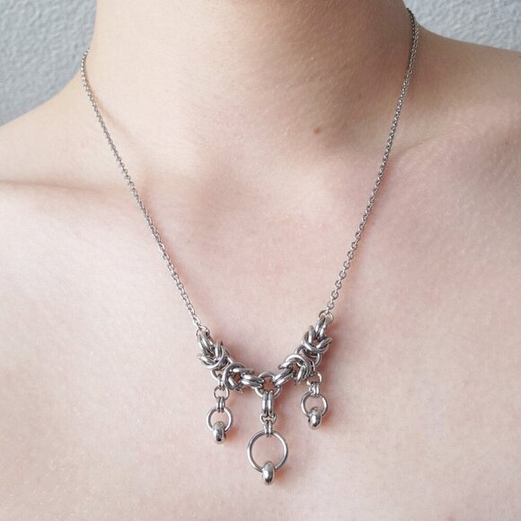 Vintage silver gothic chandelier necklace ✦ Medieval chainmaille necklace ✦ - Picture 6 of 8